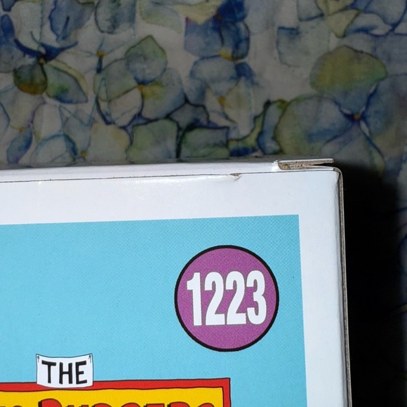 Funko Pop Bikini Burger Linda with Red Glasses - Picture 5 of 8